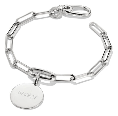 Armband i silver med pappersclips-länkar och rund berlock, karbinhake-lås