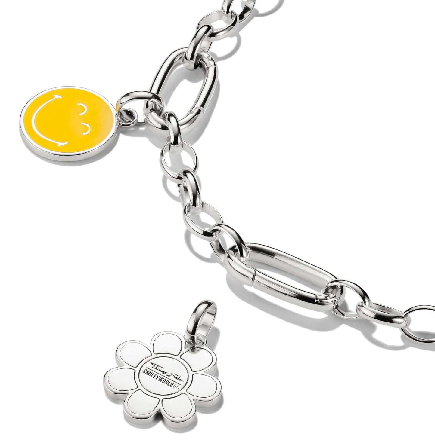 Berlock i silver på kedja: gul smiley-skiva och blomma med text