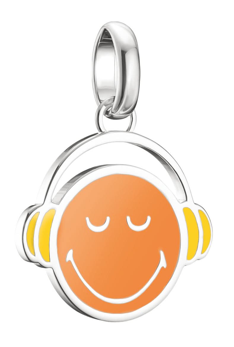 Berlock i silver med orange smiley-ansikte och hörlurar, leende