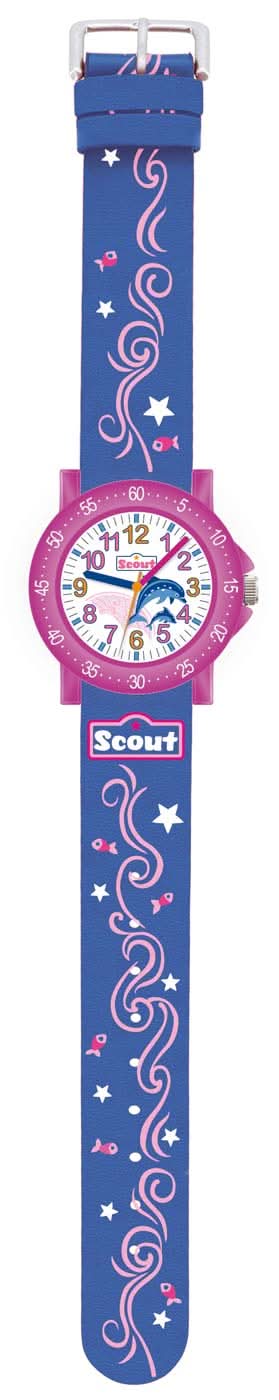 "Scout flickur med blått armband och rosa urtavla"