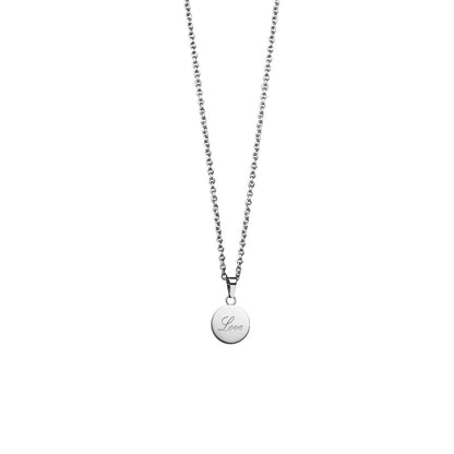 Halsband med rund berlock med präglad text "Love" på en fin pansarkedja