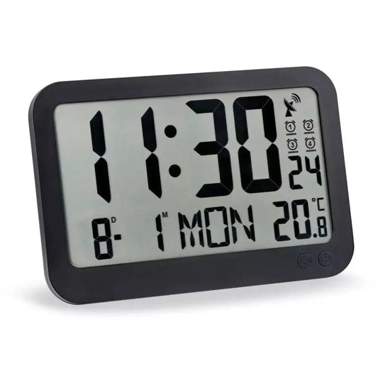 Väggklocka med stor digital display, mörk ram, temperaturvisning och symboler