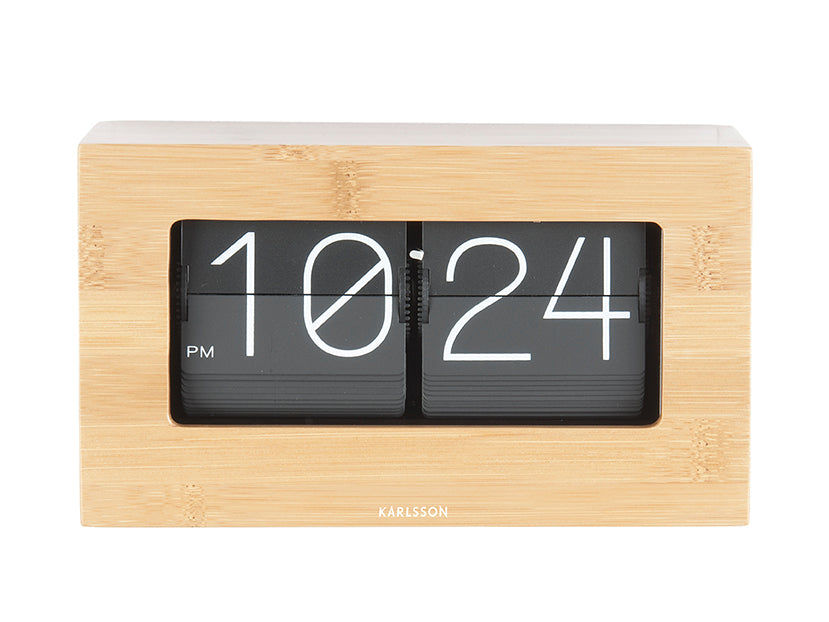 Bordsklocka i bambu med nedfällbar sifferdisplay och stora siffror 10:24