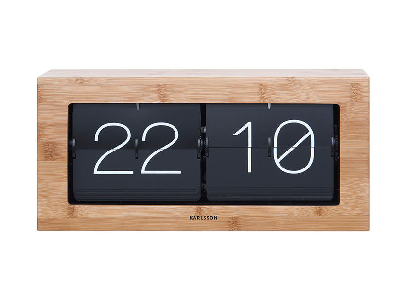 Bordsklocka i bambu med flip-display, träram, visar 22 och 10