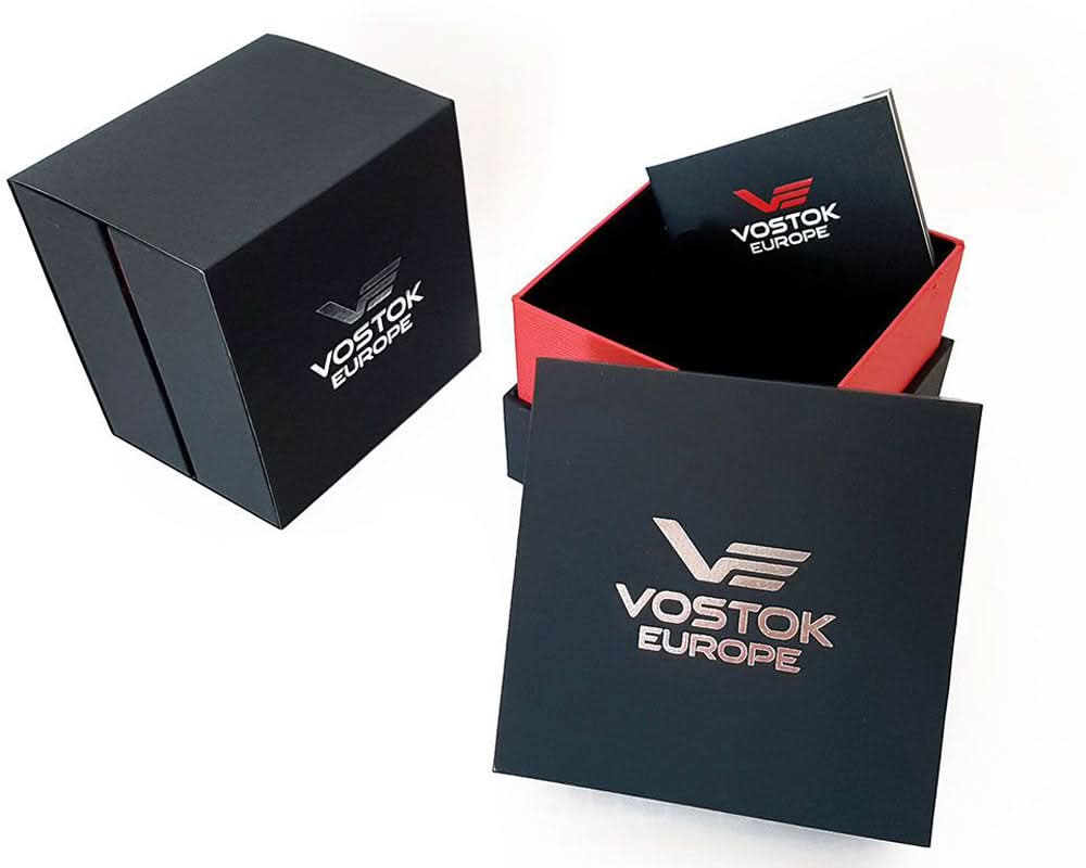 "Vostok Europe presentförpackningar, svart låda med rött foder"