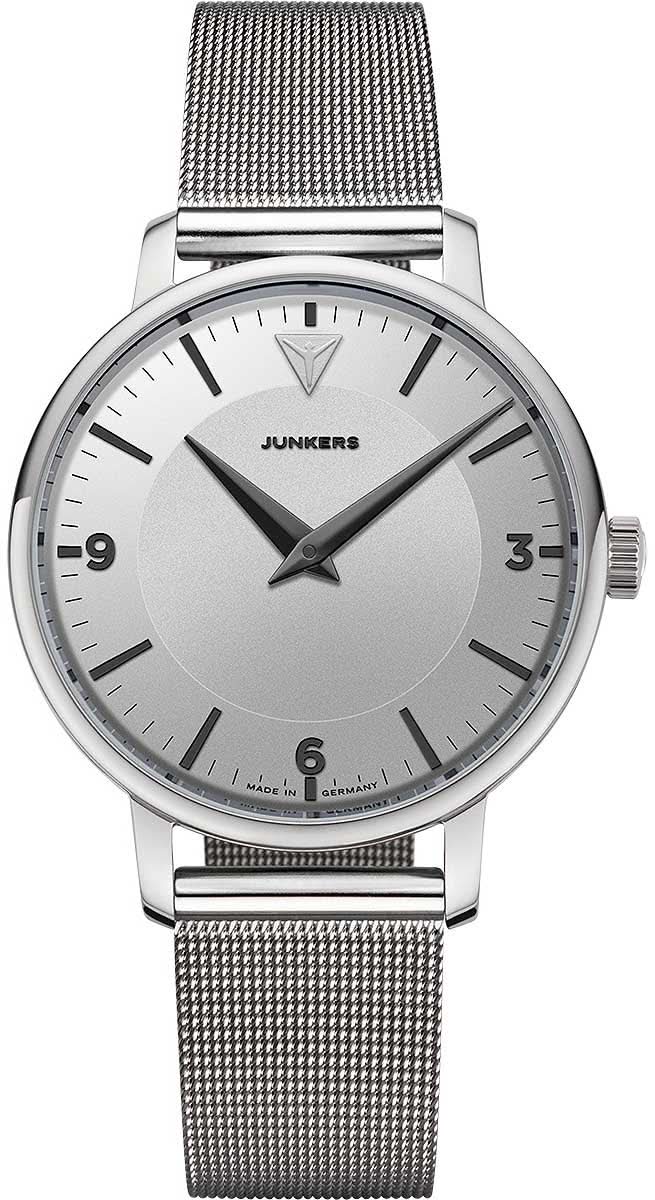 "Damklocka från Junkers med silverfärgat mesh-armband och grå urtavla, visare och siffror"