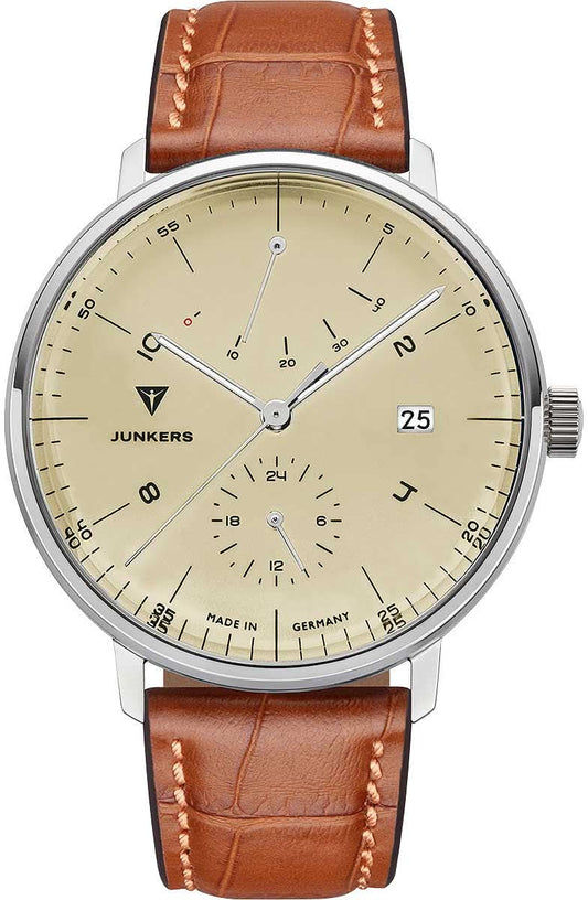 Junkers herrur med brunt läderarmband, runt silverfärgat boett och beige urtavla.