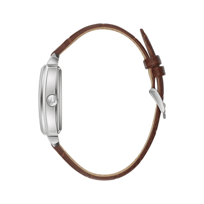 Herrarmbandsur med silverfärgat hölje och brunt läderarmband, sedd från sidan