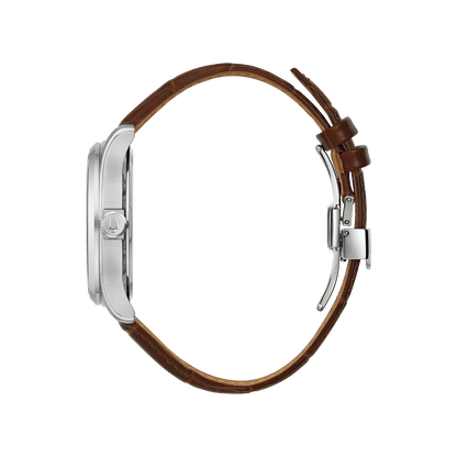 Herrklocka: brunt läderarmband med stiftspänne, silverfärgat hölje