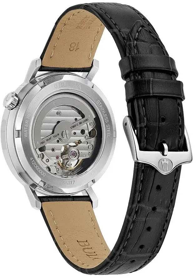 Bulova herrklocka med synligt automatverk och svart läderarmband