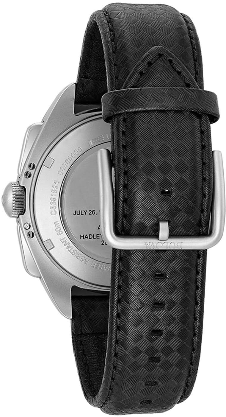 Bulova herrklocka med svart läderband och spänne, sidovy