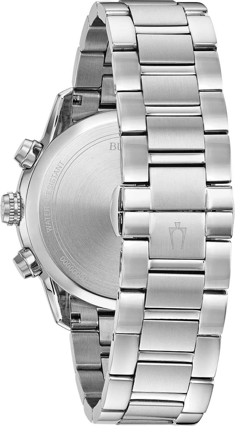 Herrklocka med armband i silverfärgad metall, boett i silverfärg och knappar på sidan