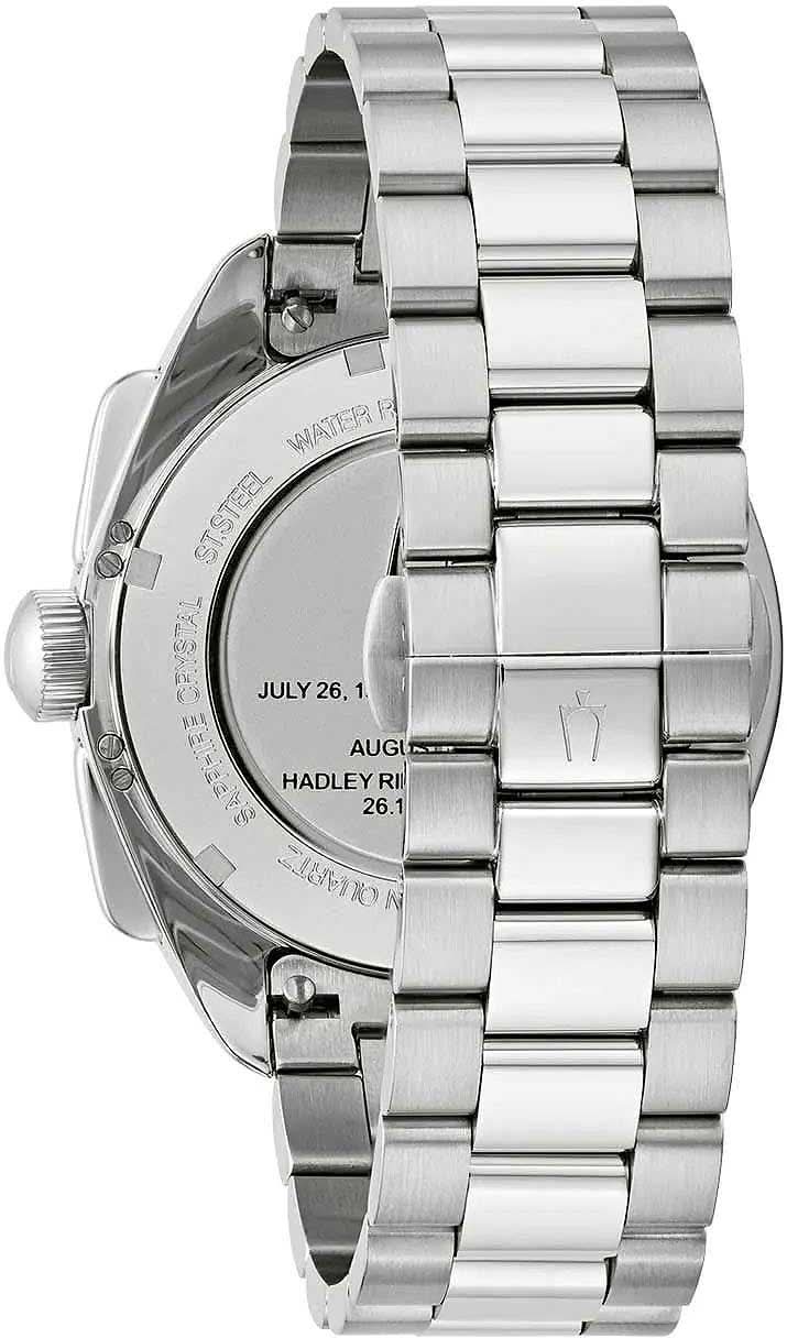 Herrklocka Bulova, boett med gravyrer och metallarmband
