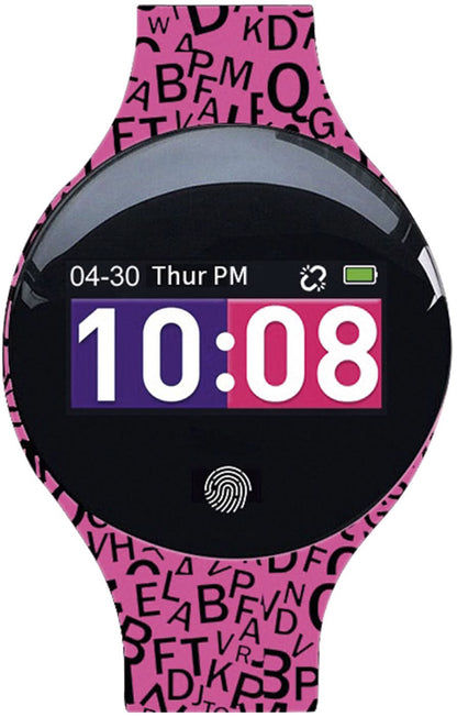 Smartklocka med svart urtavla och rosa armband med bokstäver