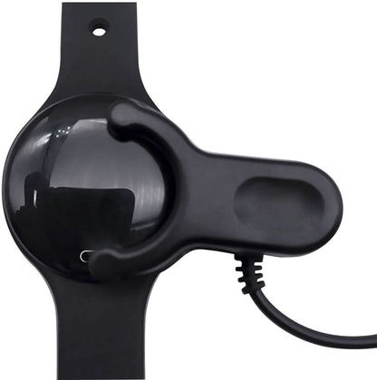 Smartwatch-fodral i svart med laddningskabel