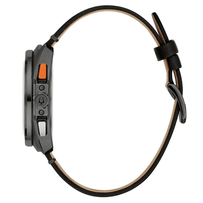 Sidovy av herrklocka: svart boett med krona och svart läderarmband