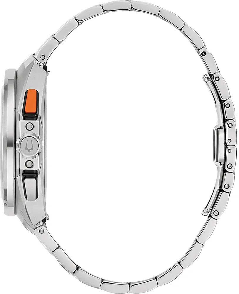 Bulova herrklocka med silverfärgat metallband och orange accent vid kronan