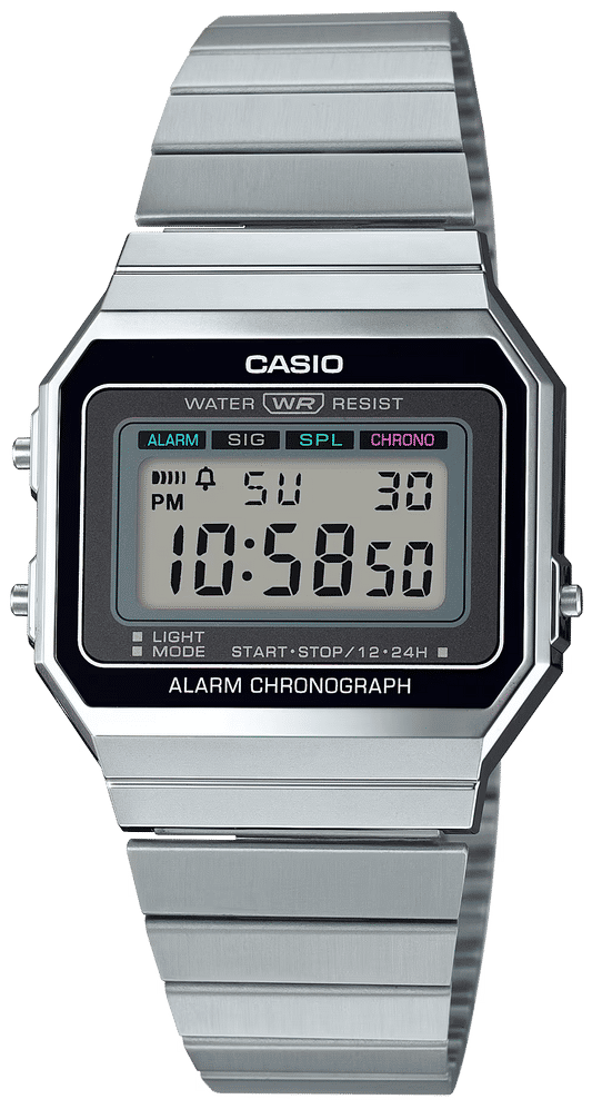 Casio-klocka med silverfärgat metallarmband, svart LCD-skärm och digital display
