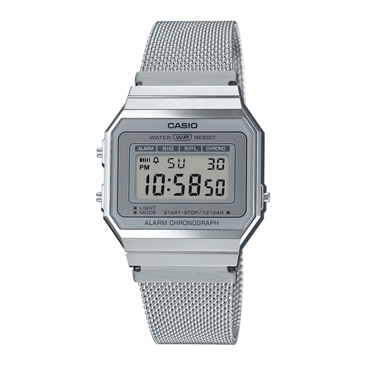 Casio Vintage-klocka med silverfärgat metallarmband och digital LCD-display