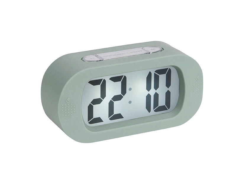 Digital väckarklocka i ljusgrönt med LED-display och tid 22:18