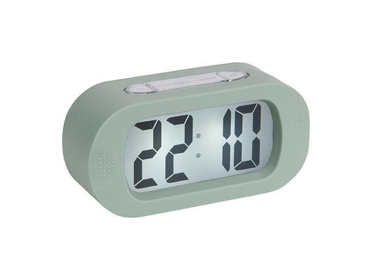 Digital väckarklocka i ljusgrönt med LED-display och tid 22:18