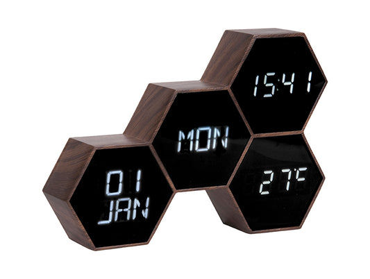 Holz Wecker med tre hexagonala LED-skärmar, mörkbrun, visar tid och datum