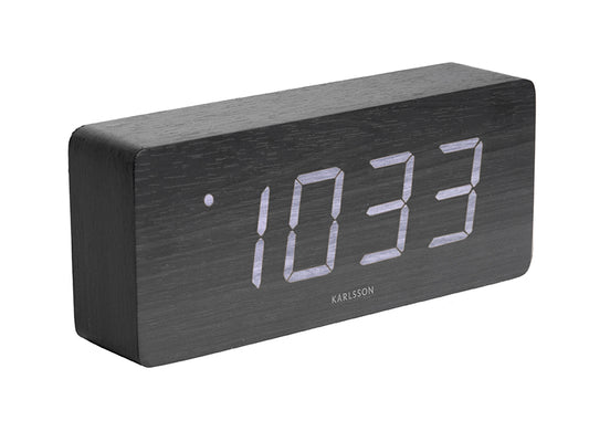 Svart LED-väckarklocka i träutseende med visning "10:33"