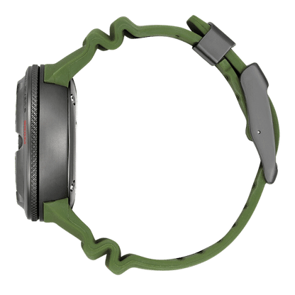 Herrklocka från sidan: grått hölje och grönt gummiarmband med spänne