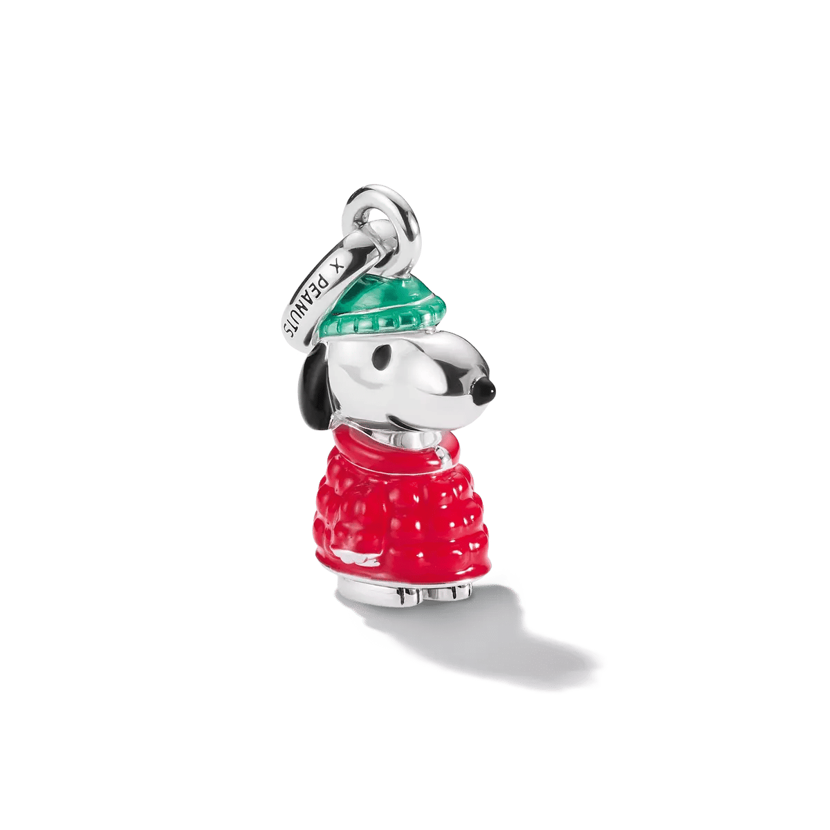 Snoopy-berlock i sterlingsilver med röd vinterklädsel och grön scarf, emalj
