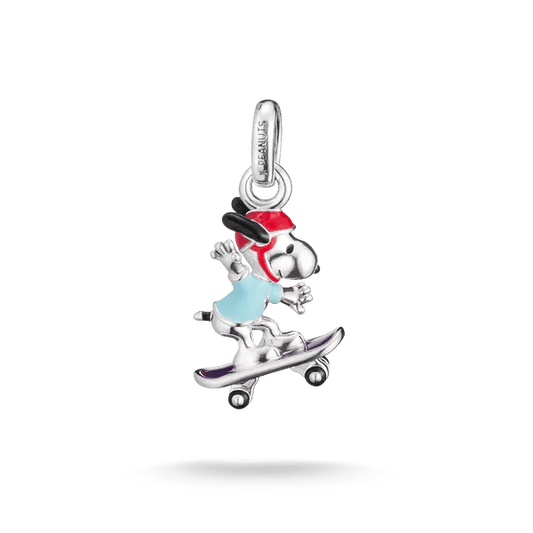 925 Sterling silver hänge med Snoopy på skateboard, emaljerad i rött/blått