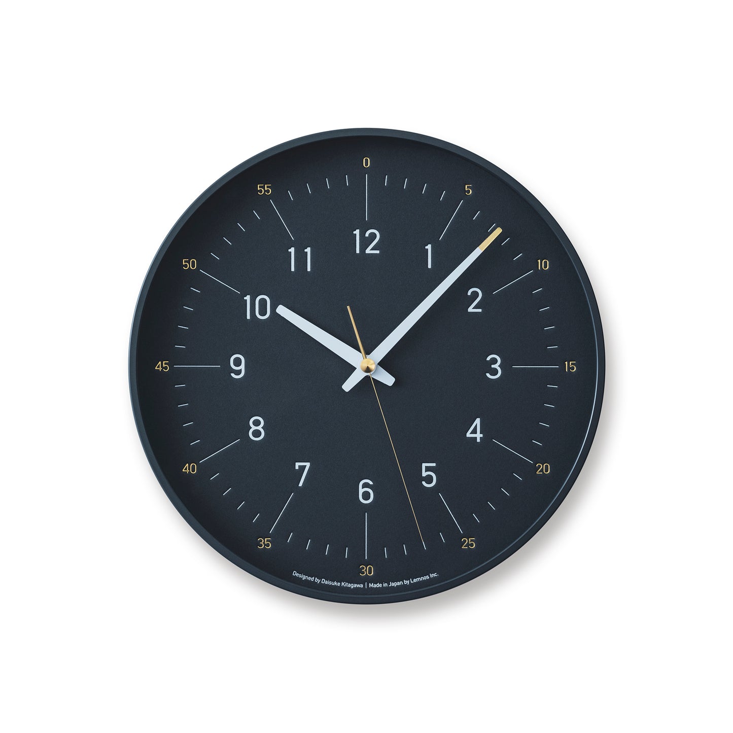 Runde Wanduhr mit dunkelblauem Zifferblatt und goldfarbenen Zeigern, klare Ziffern