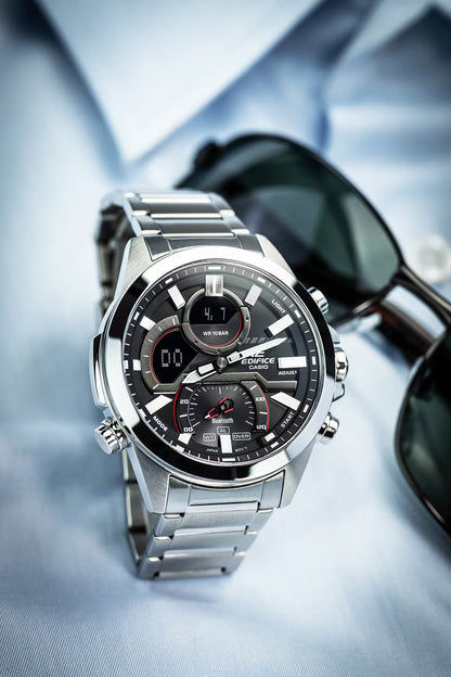 Casio Edifice herrklocka med boett i silverfärgad metall och svart urtavla