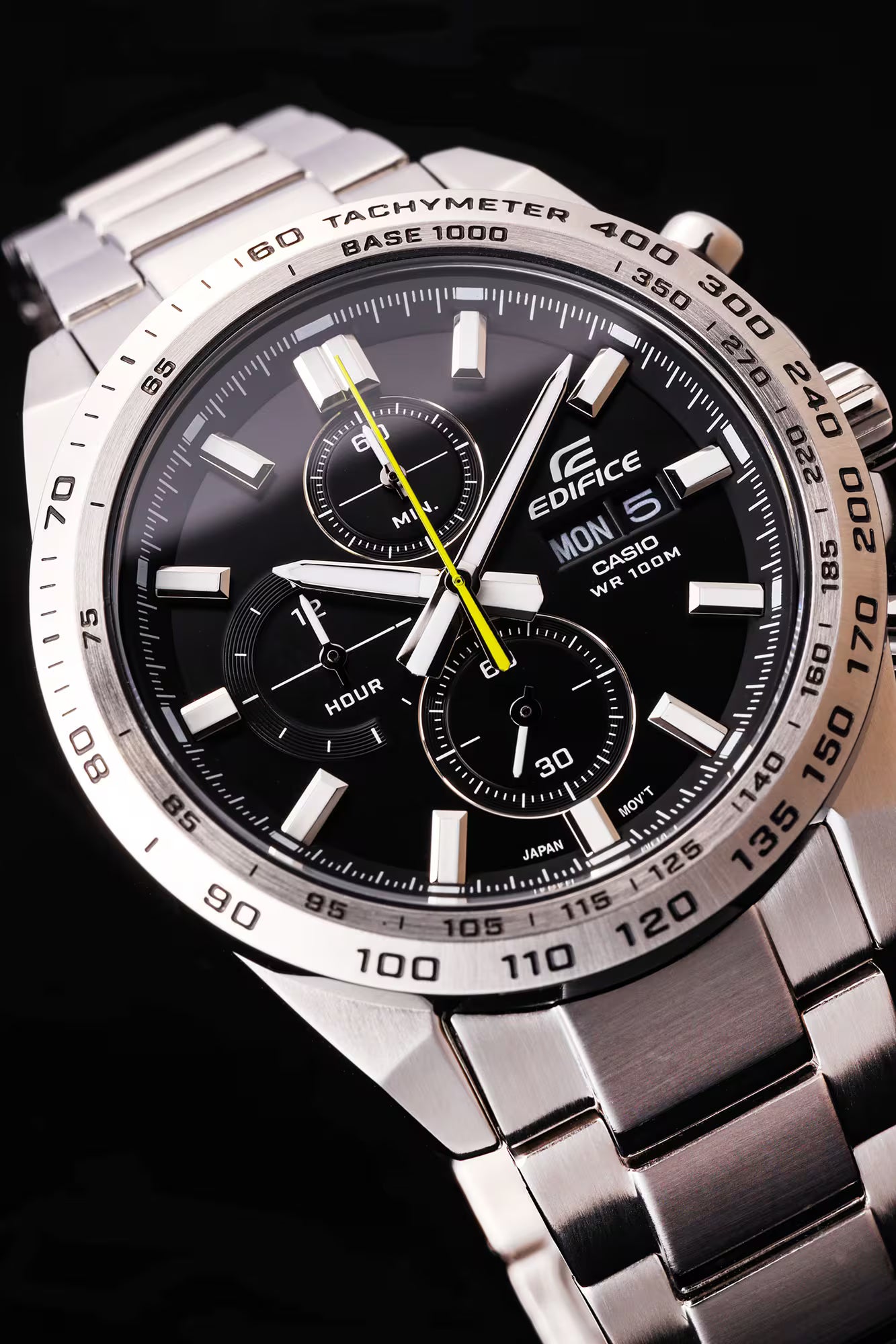 Casio Edifice kronograf för herrar med svart urtavla, takymeter och stålarmband