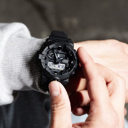 Stöttålig herrklocka i svart med digital display och svart armband