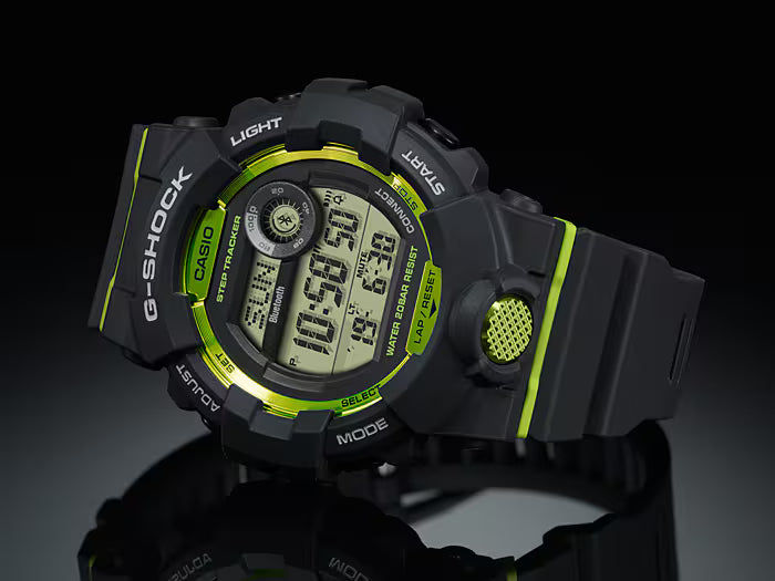 G-Shock digitalklocka, stor display, svart med lysande grön ram.