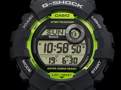 G-Shock digitalklocka med Bluetooth-display, svart med grön ring på boetten.
