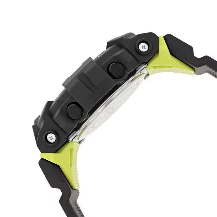 G-Shock-spänne med metallstift, svart armband och gröna konturer.
