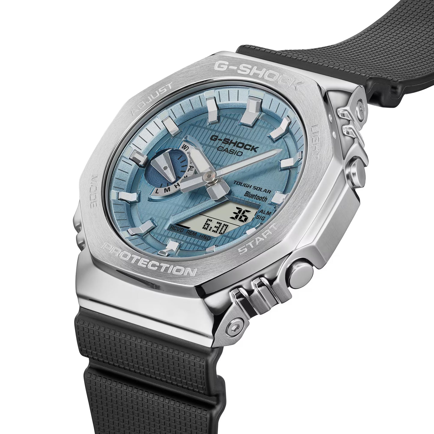Armbandsur för herrar i sned vinkel: blå urtavla, silverfärgat boett, svart armband