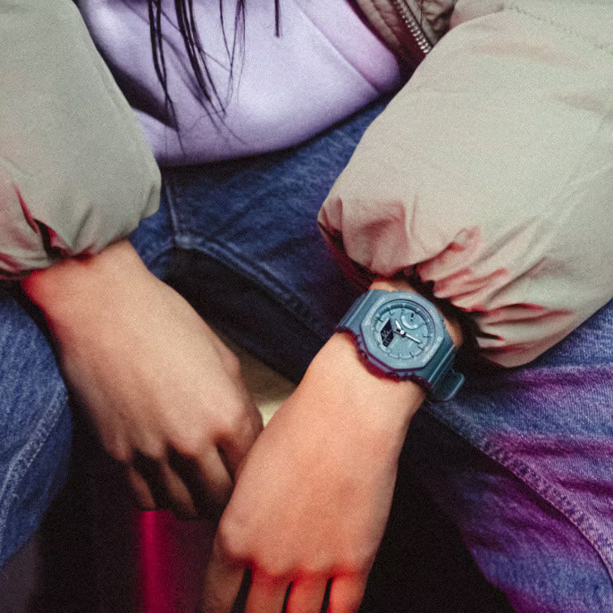 Casio G-Shock damklocka på handleden med krickfärgat boett och display