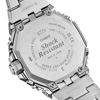 Rückseite der silbernen Herrenarmbanduhr mit Aufschrift „Shock Resistant“ und Seriencode