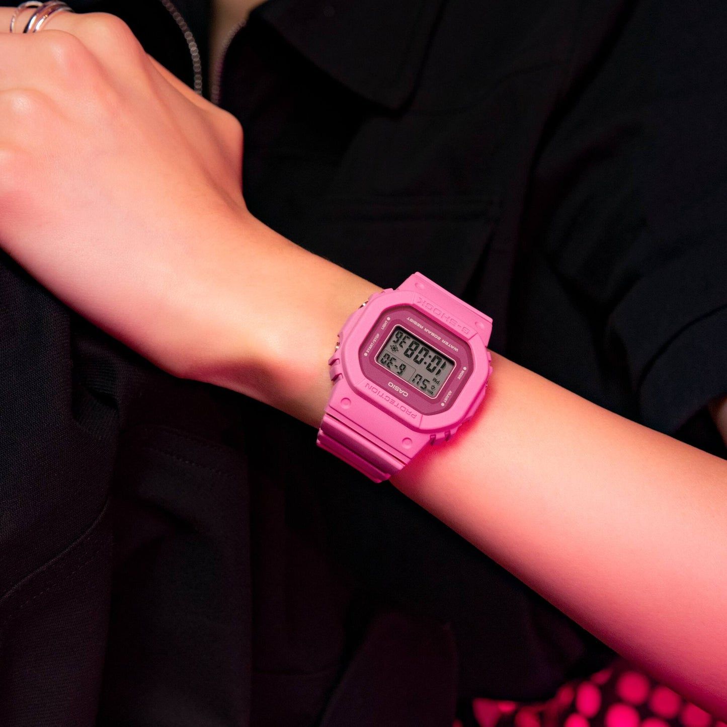 Casio G‑SHOCK Damenuhr am Handgelenk, pinkes Resinband mit digitaler Anzeige