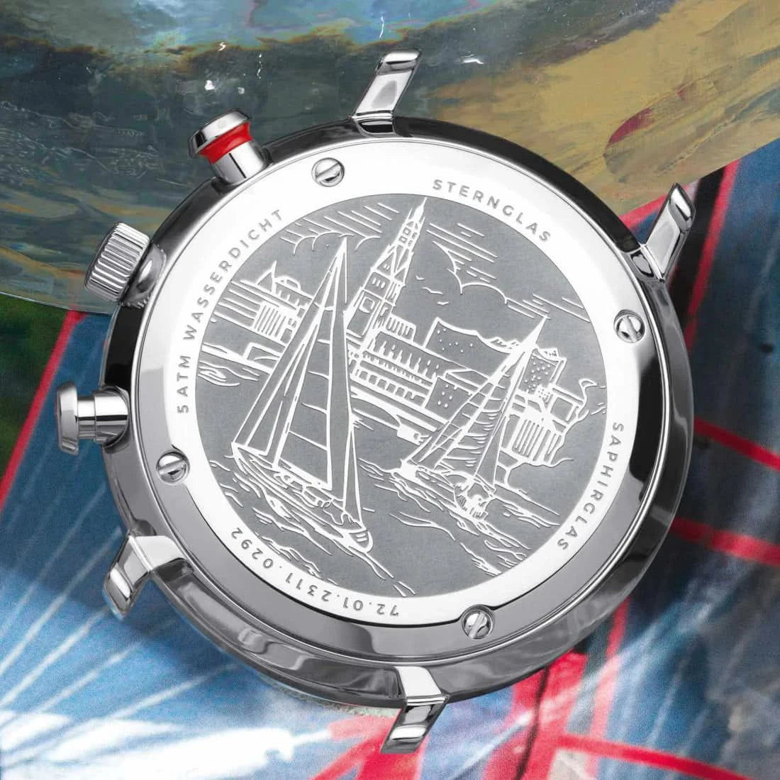 Herrklocka med gravyr på baksidan, silverfärgat hölje och metallarmband