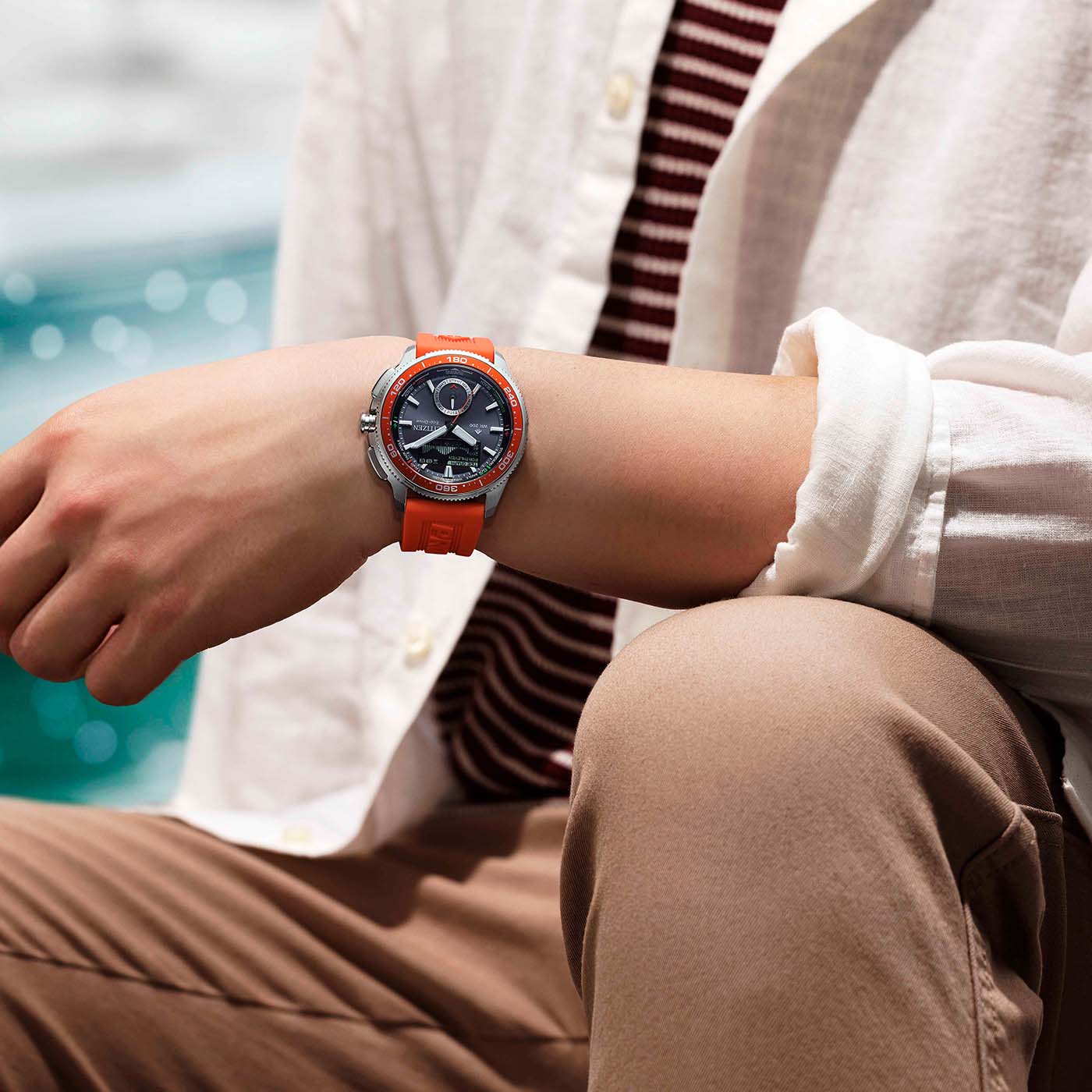 Citizen Promaster Herrenarmbanduhr am Handgelenk, orangefarbenes Band, schwarzes Zifferblatt