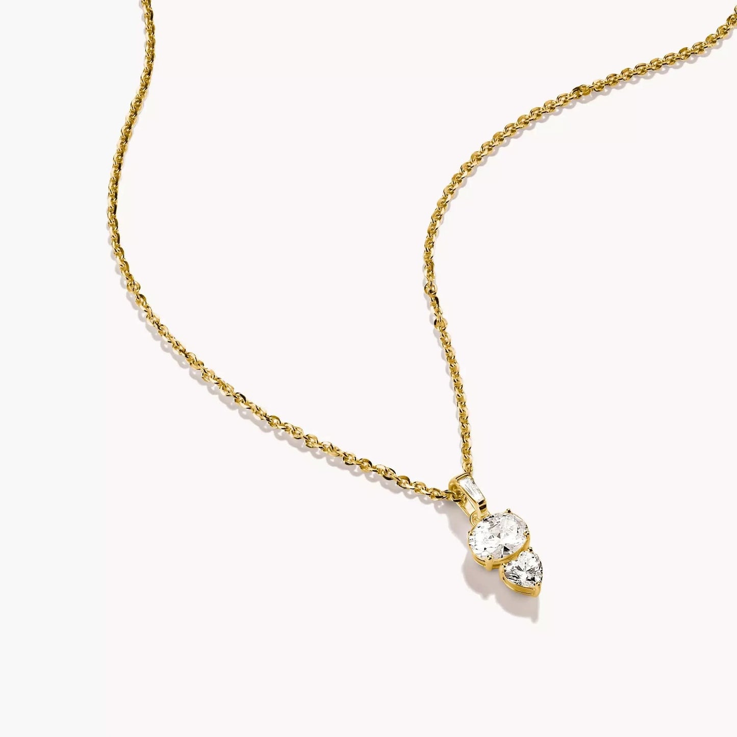 Guldpläterat halsband för dam med rund zirkoniapendel, design med flera stenar