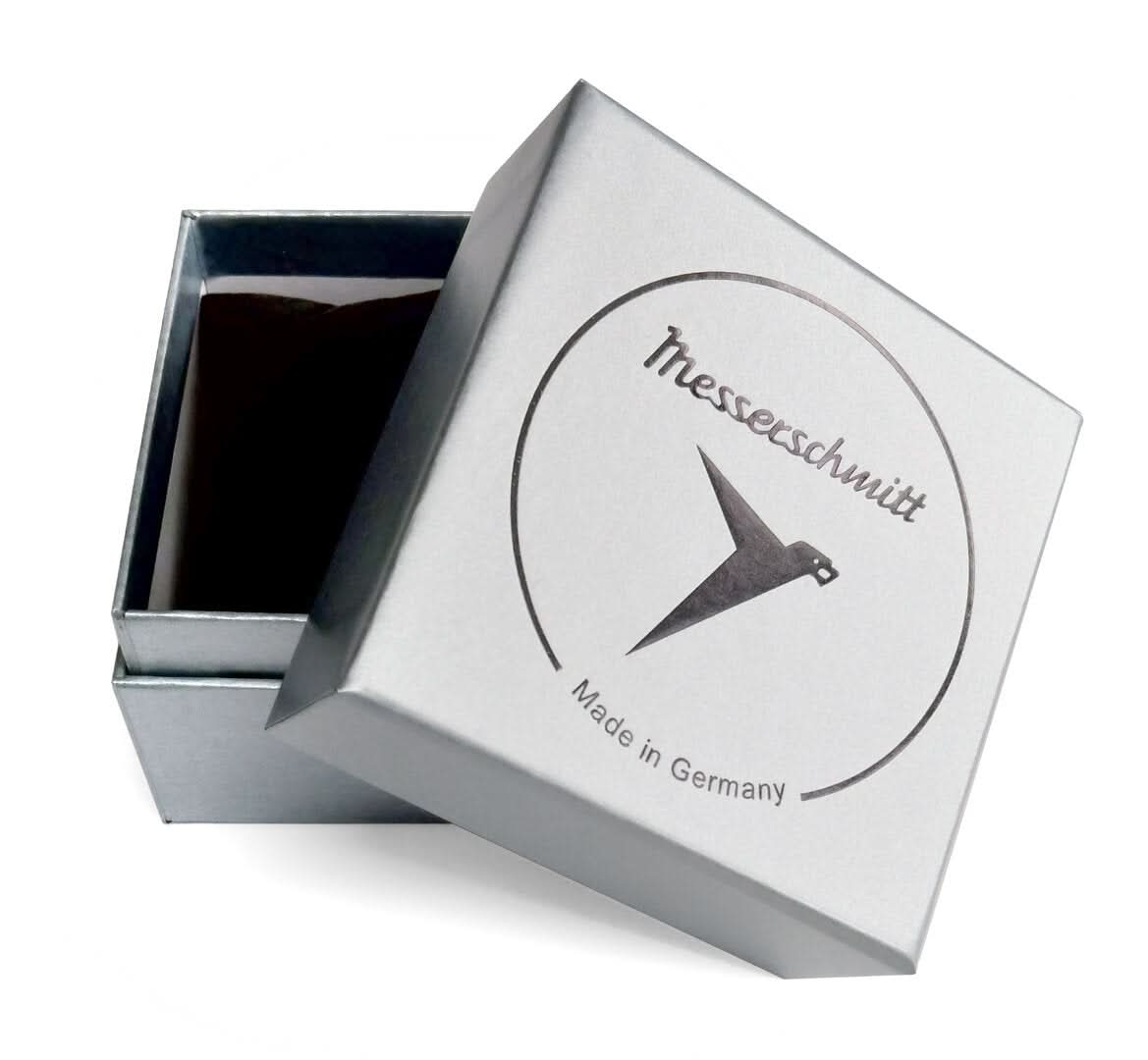 Presentbox för herrarmbandsur: silverfärgat lock med Messerschmitt-logotyp och Made in Germany