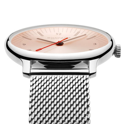 Mondaine Doppio Damenarmbanduhr im Seitenprofil mit silbernem Milanaiseband