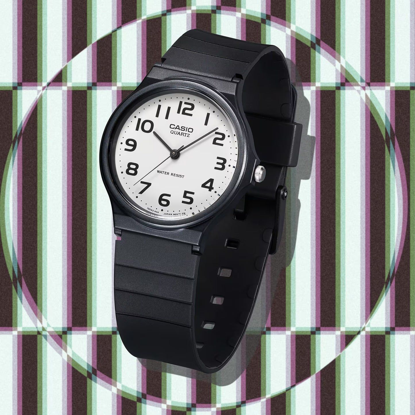 Casio-armbandsur med analog, vit urtavla och svart gummiband (vattentålig)
