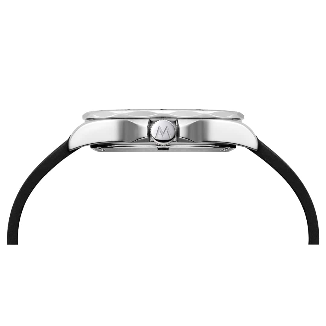 Mondaine herrklocka, boett uppifrån: silverfärgad boettring med bandfäste över svart armband
