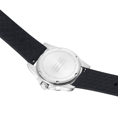 Herrklocka med svart silikonarmband och runt boett, baksida med prägling