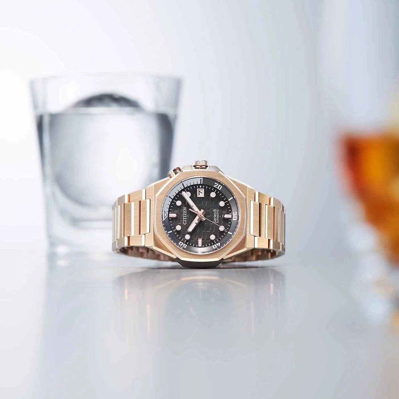 Herrarmbandsur med roséguldigt armband i rostfritt stål och svart urtavla